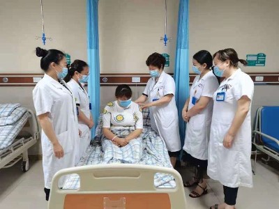 一次腹痛“牽出”兩項疾病 兩科專家聯(lián)手施術緩解病痛